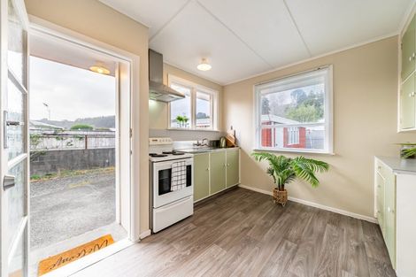 Photo of property in 2/8 Oregon Drive, Maoribank, Upper Hutt, 5018