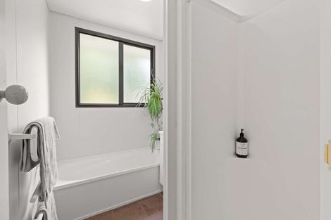 Photo of property in 28 Kotinga Avenue, Glen Eden, Auckland, 0602