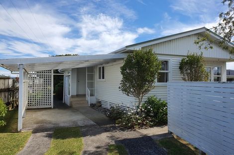Photo of property in 11 Blenheim Place, Vogeltown, New Plymouth, 4310