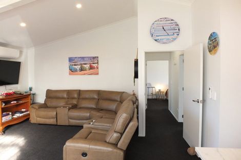 Photo of property in 22 Holben Parade, Foxton Beach, Foxton, 4815