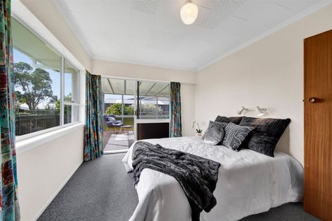 Photo of property in 43 Nevada Drive, Merrilands, New Plymouth, 4312