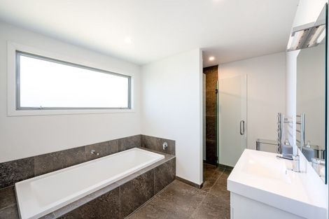 Photo of property in 7 Macandrew Lane, Wanaka, 9305