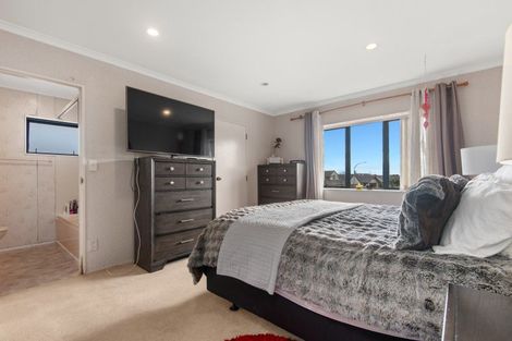 Photo of property in 100 Pacific Drive, Fitzherbert, Palmerston North, 4410