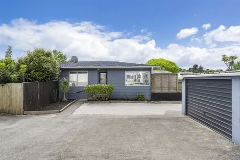 Photo of property in 2/5 Mannering Place, Hillcrest, Auckland, 0627