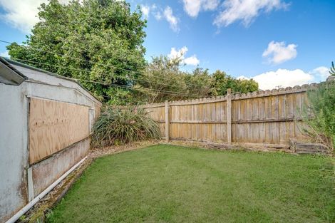 Photo of property in 2 Netherlands Avenue, Kelston, Auckland, 0602