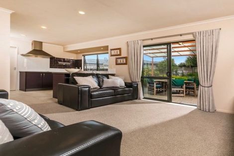 Photo of property in 13 Admirals Court Drive, Greenhithe, Auckland, 0632