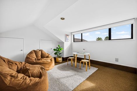 Photo of property in 44 William Bayes Place, Red Beach, 0932