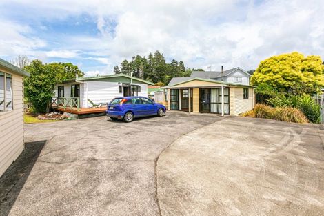 Photo of property in 106 Waverley Place, Whangamata, 3620
