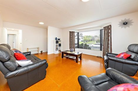 Photo of property in 28 Seaward Place, Wattle Downs, Auckland, 2103