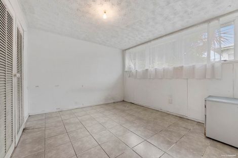 Photo of property in 15 Target Road, Totara Vale, Auckland, 0629