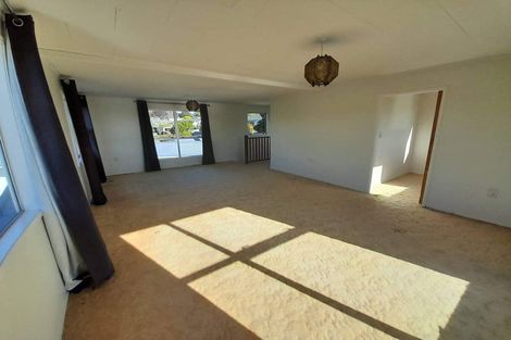 Photo of property in 59 Riversdale Drive, Merrilands, New Plymouth, 4312