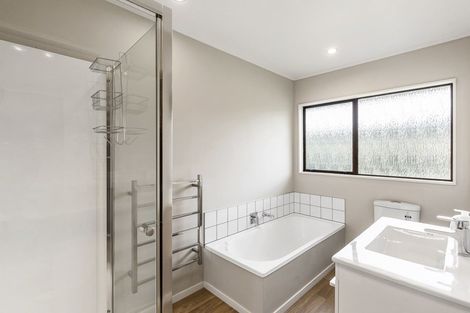 Photo of property in 2 Chilton Drive, Paraparaumu, 5032