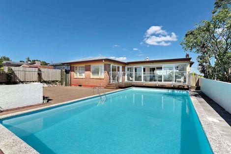 Photo of property in 479 East Coast Road, Murrays Bay, Auckland, 0630