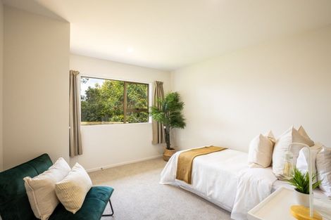 Photo of property in 9 Fairview Place, Westown, New Plymouth, 4310