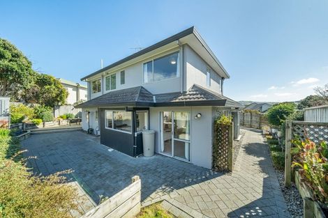 Photo of property in 12 Lanyon Place, Whitby, Porirua, 5024