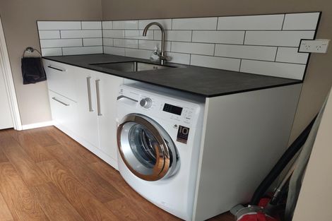 Photo of property in 16 Alpha Street, Cambridge, 3434