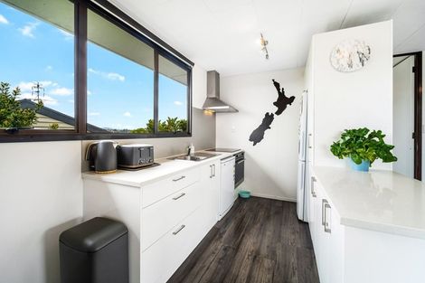 Photo of property in 2/4 Hanson Place, West Harbour, Auckland, 0618