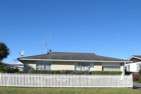 Photo of property in 38 Norfolk Crescent, Otaki Beach, Otaki, 5512