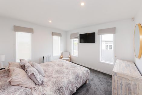 Photo of property in 23 Vaucluse Heights, Fitzherbert, Palmerston North, 4410