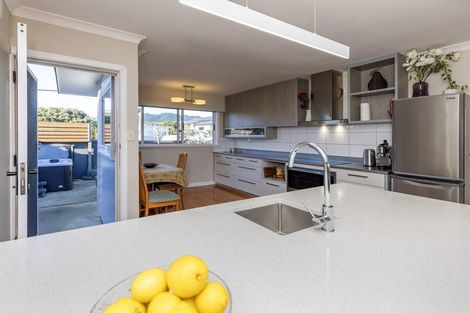 Photo of property in 221 Rosetta Road, Raumati South, Paraparaumu, 5032