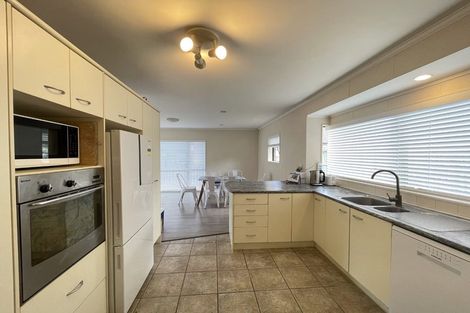 Photo of property in 12 John Brooke Crescent, East Tamaki Heights, Auckland, 2016