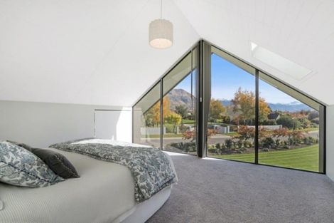 Photo of property in 14 Waimana Place, Wanaka, 9305