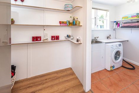 Photo of property in 10 Hadfield Crescent, College Estate, Whanganui, 4500