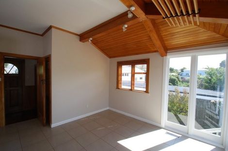Photo of property in 41 Farm Road, Northland, Wellington, 6012