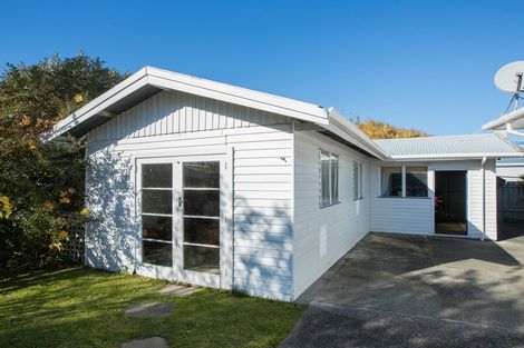 Photo of property in 19 Mokau Place, Terrace End, Palmerston North, 4410