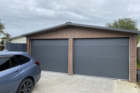 Photo of property in 17 Huruhuru Road, Massey, Auckland, 0614