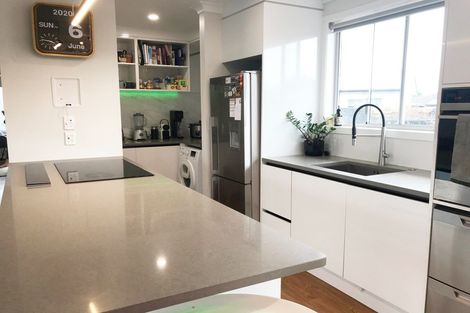 Photo of property in 11 Lindis Place, Mangere Bridge, Auckland, 2022