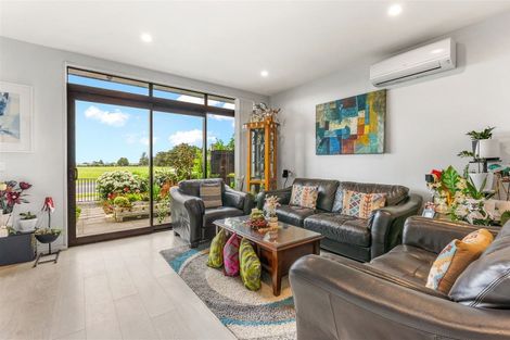 Photo of property in 15 Battalion Drive, Papakura, 2110