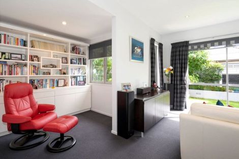 Photo of property in 4a Nutfield Lane, Cashmere, Christchurch, 8022