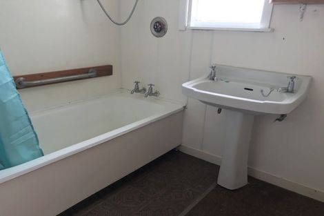 Photo of property in 221 Mangorei Road, Merrilands, New Plymouth, 4312