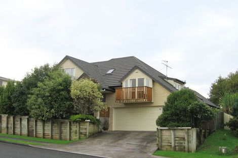 Photo of property in 35 Lexington Drive, Botany Downs, Auckland, 2010