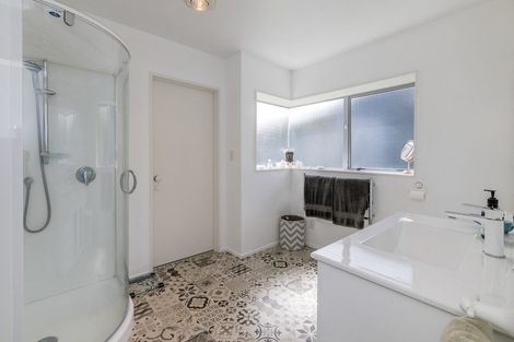 Photo of property in 2 Tainui Street, Raumati Beach, Paraparaumu, 5032