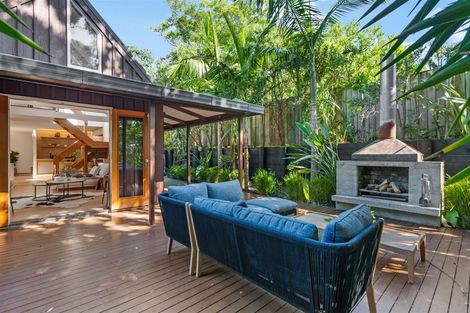 Photo of property in 34 Castor Bay Road, Castor Bay, Auckland, 0620