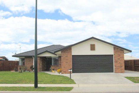 Photo of property in 35 Arabian Drive, Papamoa Beach, Papamoa, 3118