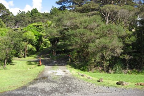 Photo of property in 66 Rauhuia Crescent, Parau, Auckland, 0604