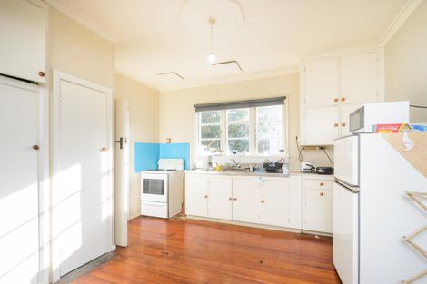 Photo of property in 5 Pahiatua Street, Hokowhitu, Palmerston North, 4410