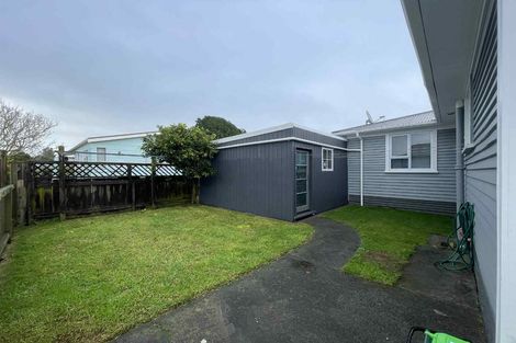 Photo of property in 12 Karaka Street, Merrilands, New Plymouth, 4312