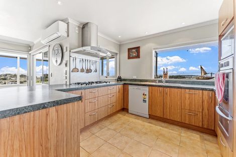 Photo of property in 12 Rishworth Avenue, Stanmore Bay, Whangaparaoa, 0932