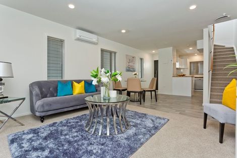 Photo of property in 5/4 John Jennings Drive, Oteha, Auckland, 0632