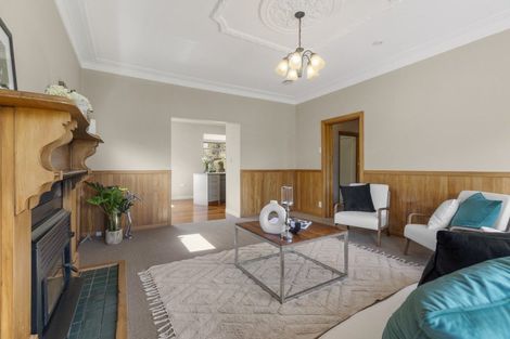 Photo of property in 121 Govett Avenue, Frankleigh Park, New Plymouth, 4310