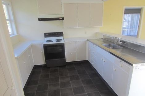 Photo of property in 31 Batchelor Street, Newlands, Wellington, 6037