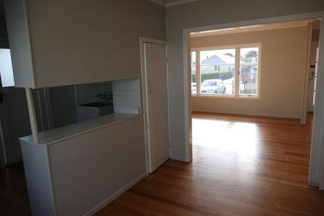 Photo of property in 50 Flanshaw Road, Te Atatu South, Auckland, 0610