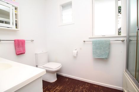 Photo of property in 12 Mountbatten Place, Papakura, 2110