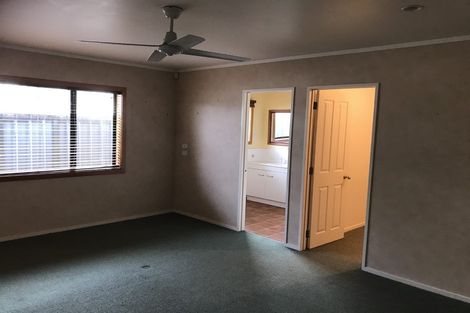 Photo of property in 4 Vela Place, Clarks Beach, 2122