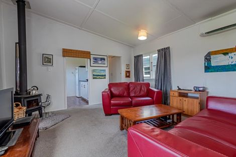 Photo of property in 11 Bevan Street, Woodville, 4920