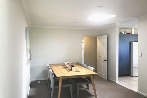 Photo of property in 1 Canonbie Place, East Tamaki Heights, Auckland, 2016